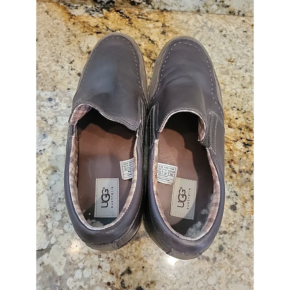 UGG Australia Men's Size 10.5 Leather Slip-On Loafers Dark Brown 1001148 Comfort